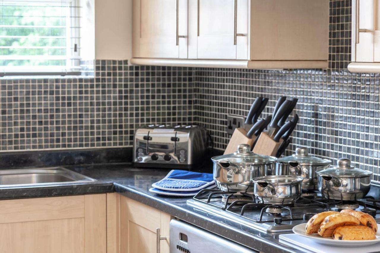 4 Bed Home, Driveway Parking Ideally Located In Latchford, Warrington - Executive St Marys House Extérieur photo