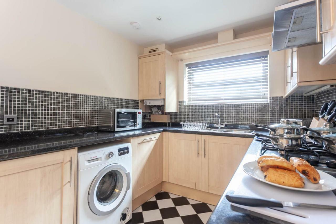 4 Bed Home, Driveway Parking Ideally Located In Latchford, Warrington - Executive St Marys House Extérieur photo