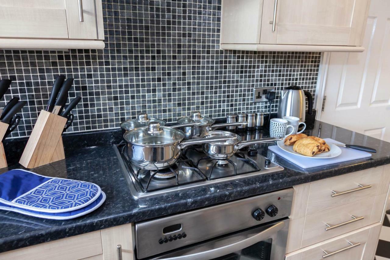 4 Bed Home, Driveway Parking Ideally Located In Latchford, Warrington - Executive St Marys House Extérieur photo