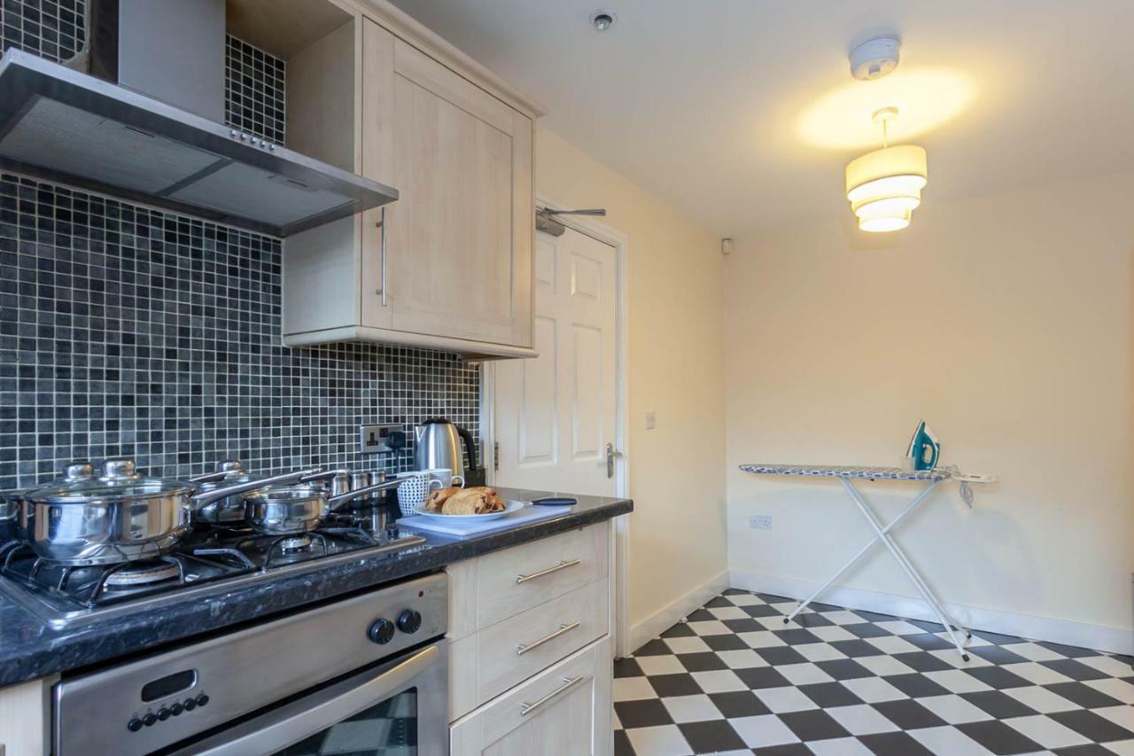 4 Bed Home, Driveway Parking Ideally Located In Latchford, Warrington - Executive St Marys House Extérieur photo