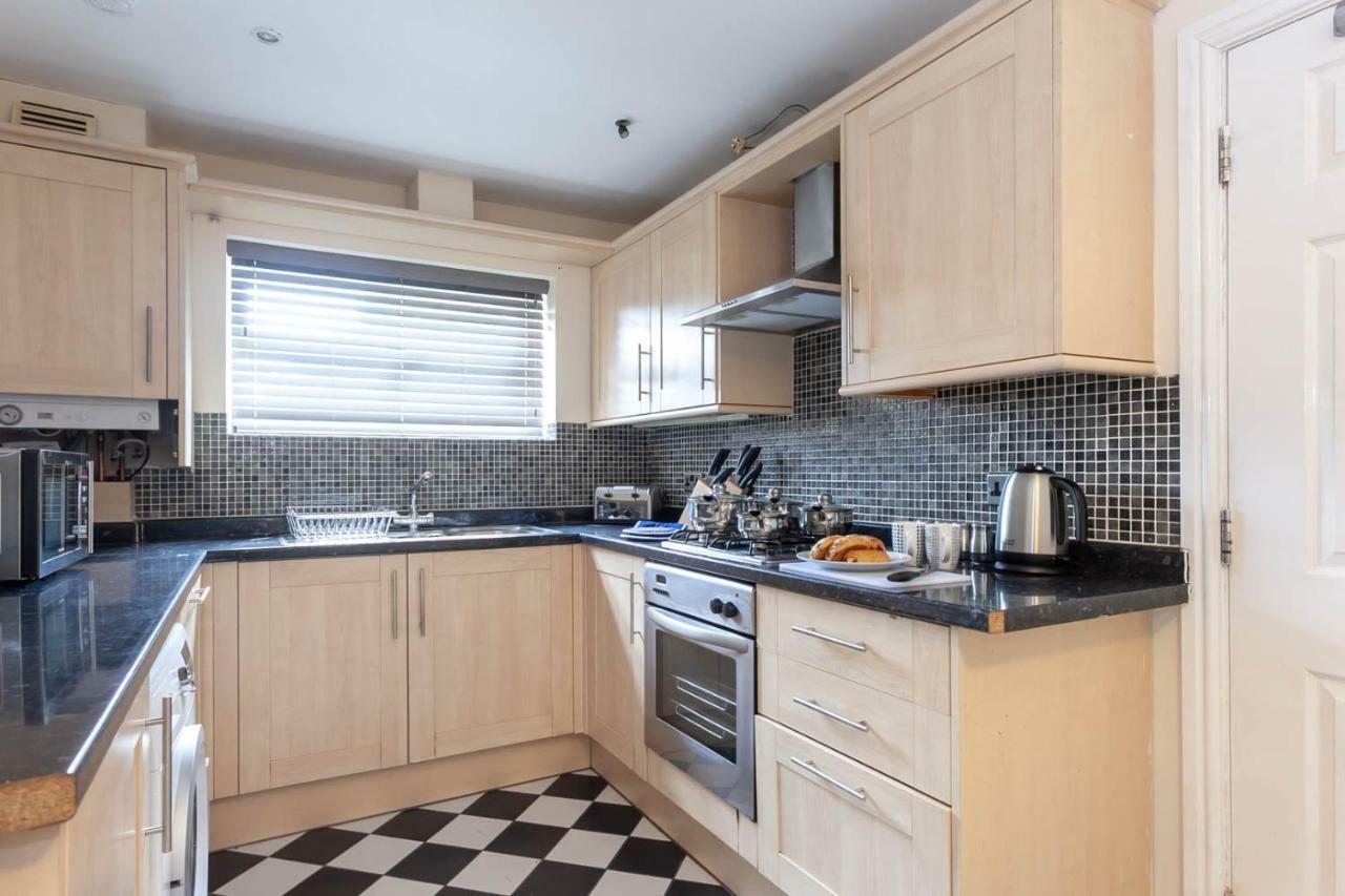 4 Bed Home, Driveway Parking Ideally Located In Latchford, Warrington - Executive St Marys House Extérieur photo