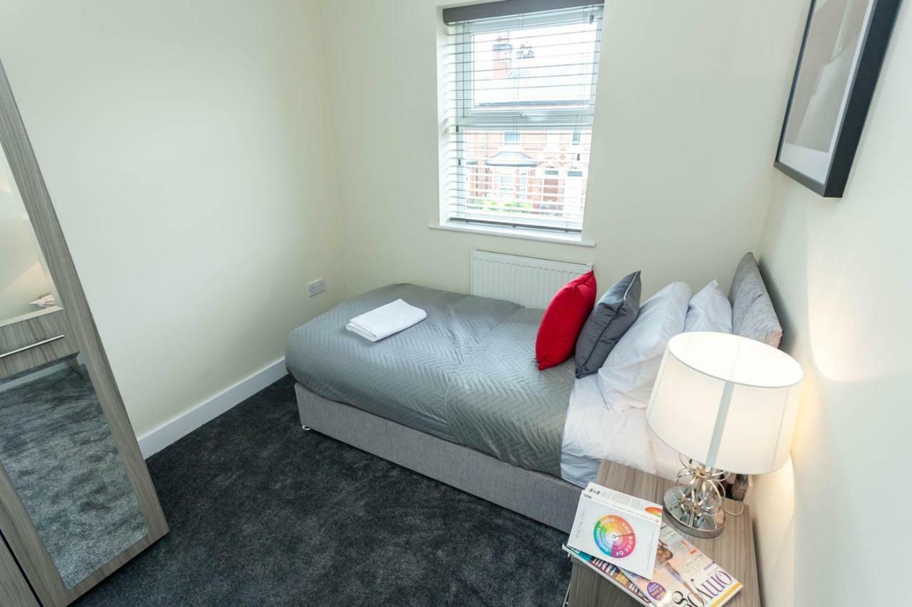 4 Bed Home, Driveway Parking Ideally Located In Latchford, Warrington - Executive St Marys House Extérieur photo
