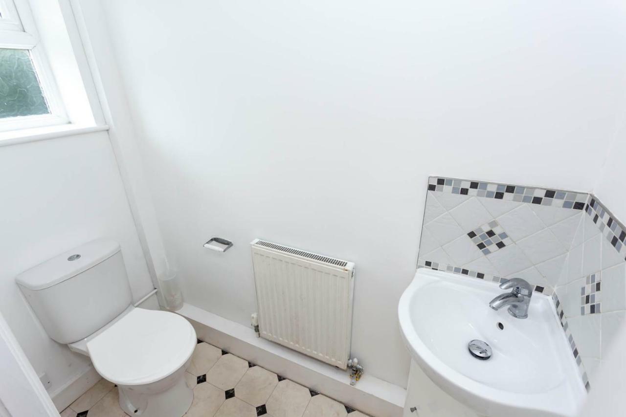 4 Bed Home, Driveway Parking Ideally Located In Latchford, Warrington - Executive St Marys House Extérieur photo